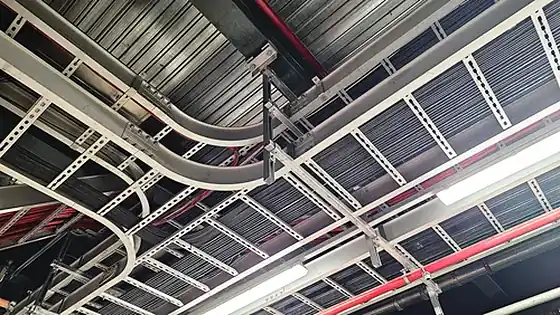 Cable laying on perforated trays with ladder rack supports